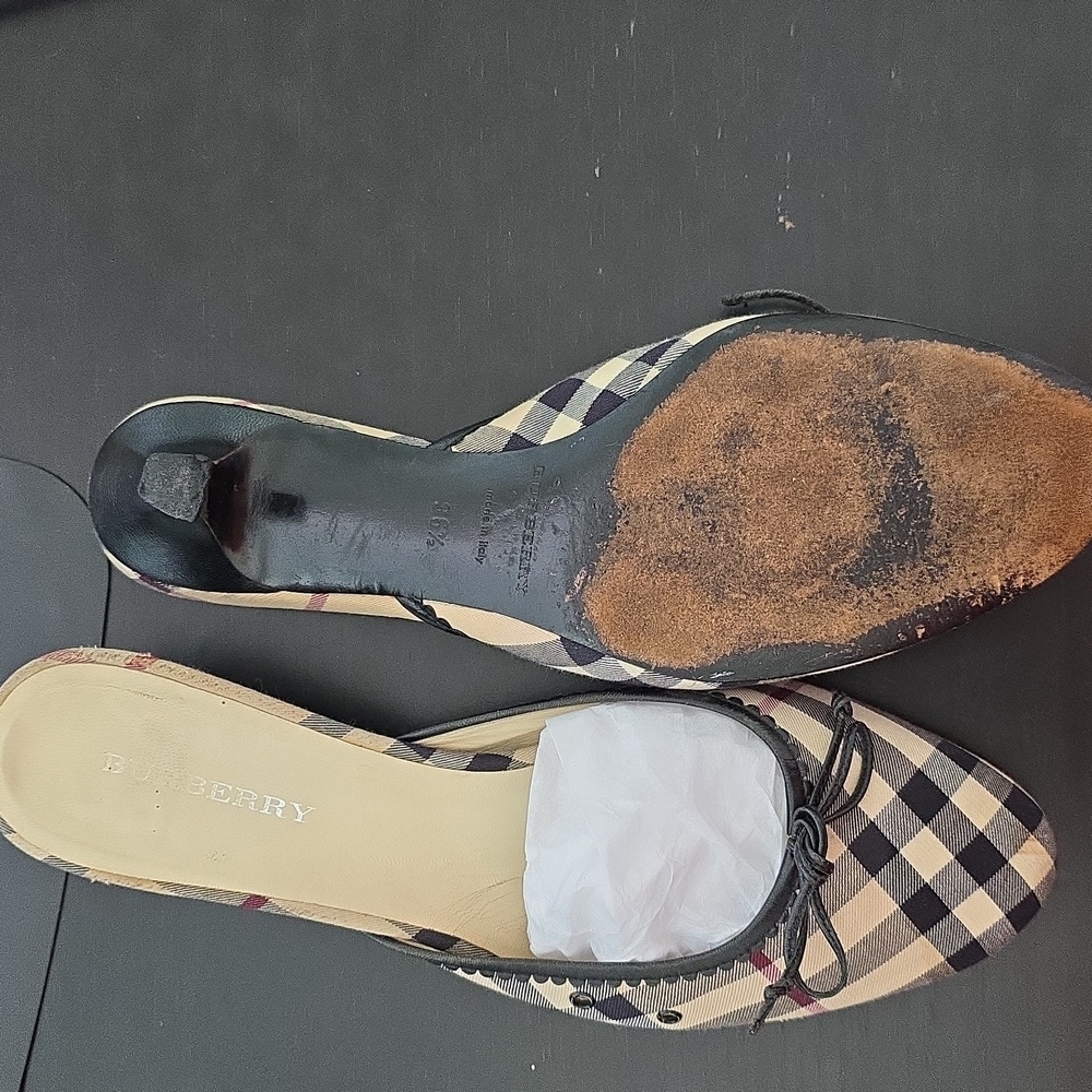 Authentic Burberry kitten heels - Picture 8 of 9